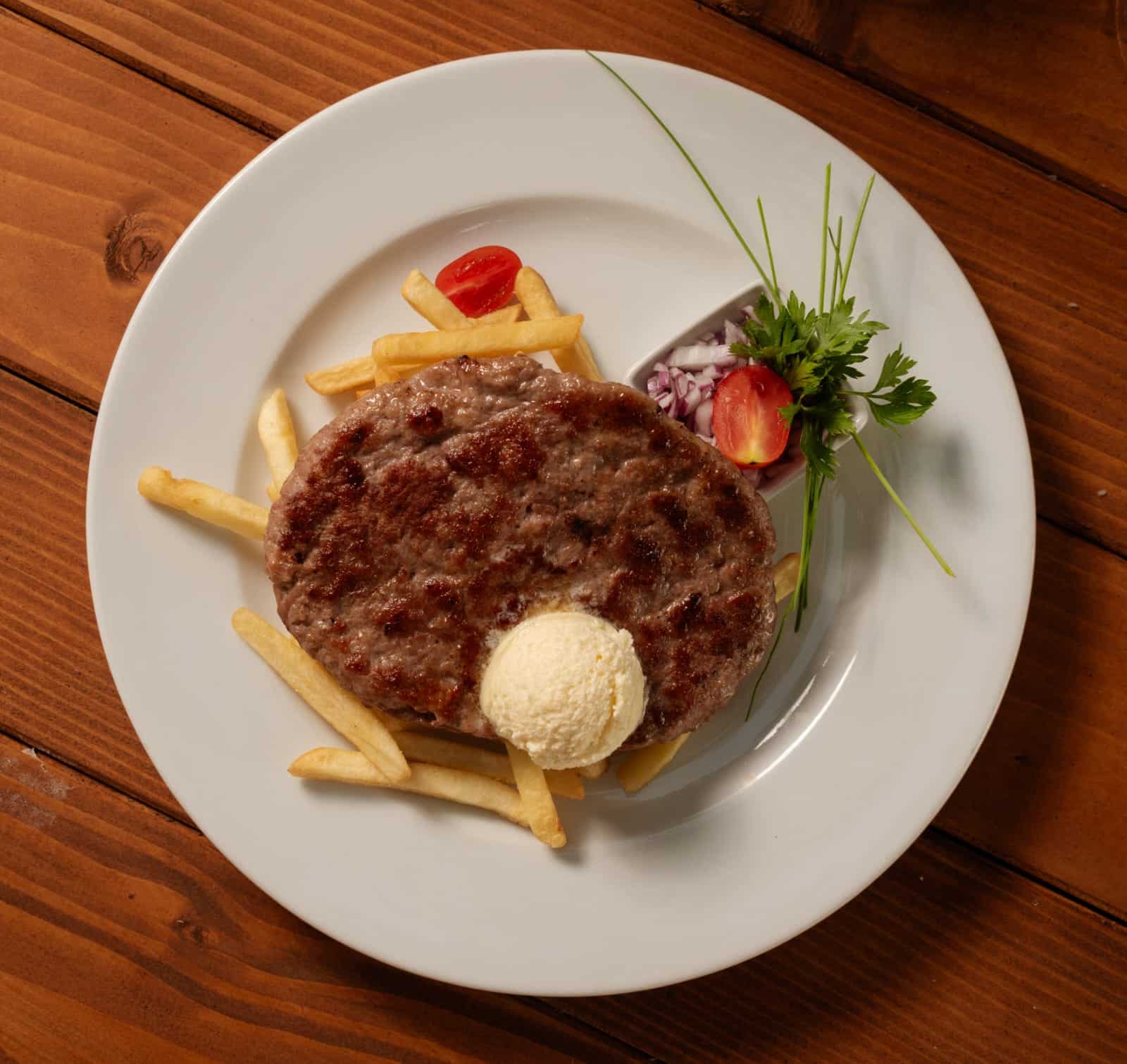 Пљескавица са кајмаком